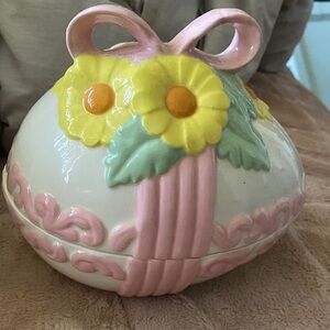 Vintage 1983 Ceramic Easter egg Box with Pink Bow and Yellow Flowers.